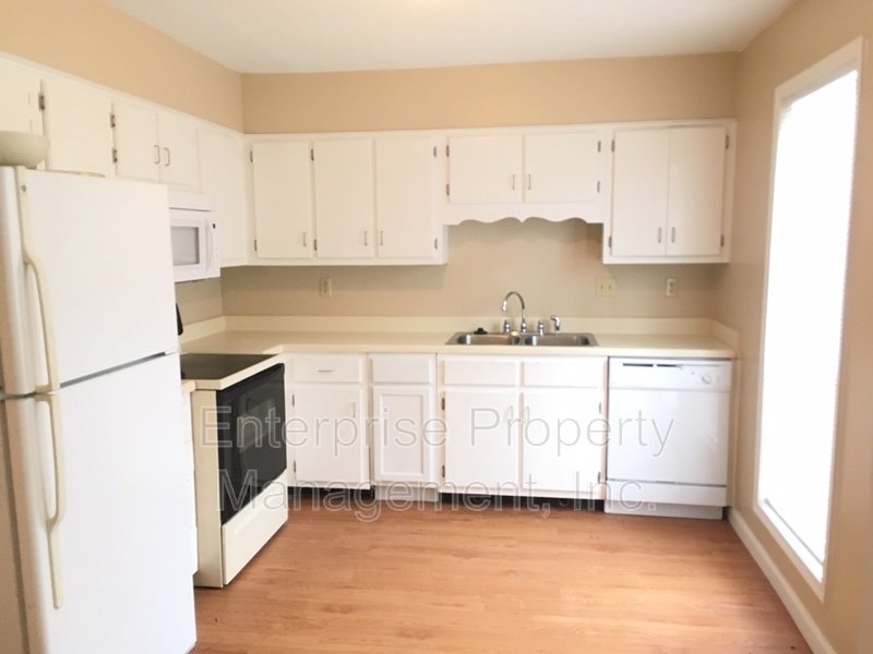 7009 Crestridge Rd property image