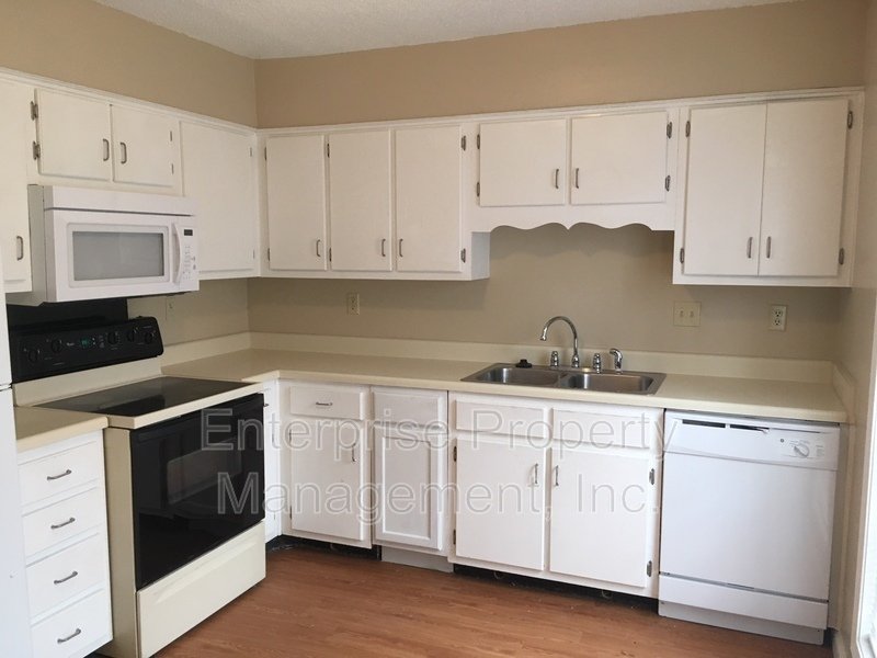 7009 Crestridge Rd property image