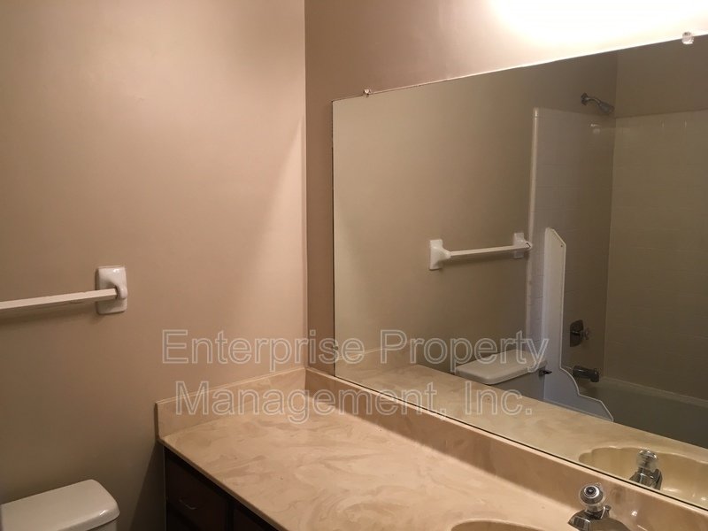 7009 Crestridge Rd property image