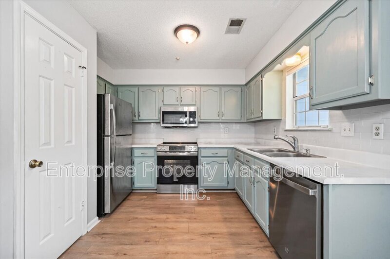 4569 Columbia Woods Ln property image