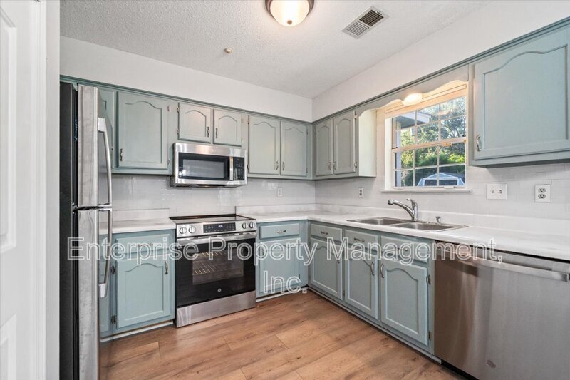 4569 Columbia Woods Ln property image